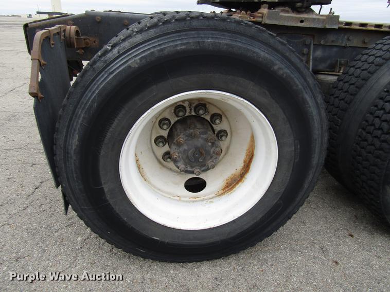 image for item DD3782 1985 Ford CL9000 semi truck