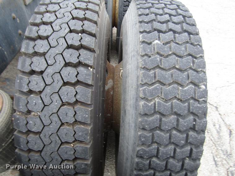 image for item DD3782 1985 Ford CL9000 semi truck