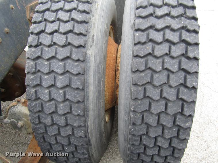 image for item DD3782 1985 Ford CL9000 semi truck