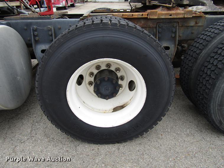 image for item DD3782 1985 Ford CL9000 semi truck