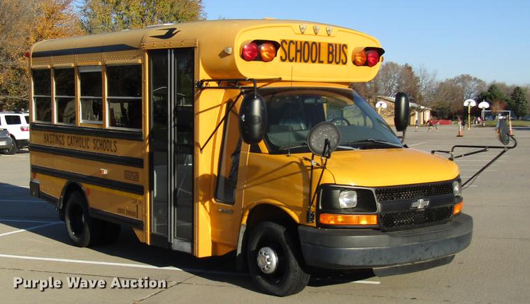 image for item DD3799 2003 Chevrolet Express 3500 school bus