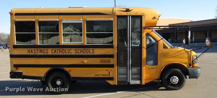 image for item DD3799 2003 Chevrolet Express 3500 school bus