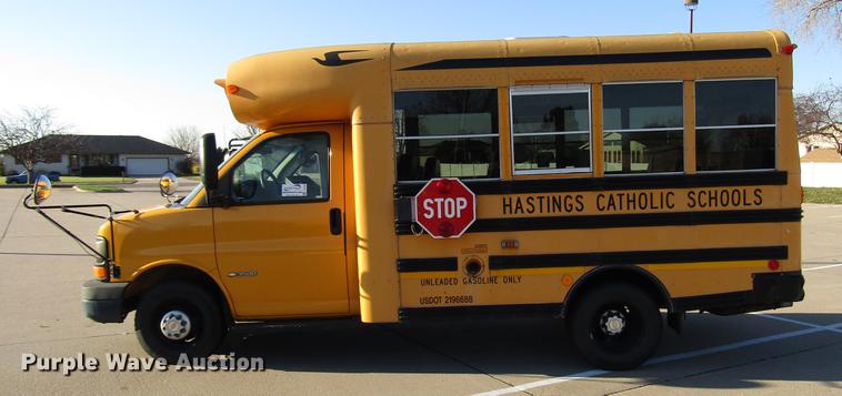 image for item DD3799 2003 Chevrolet Express 3500 school bus