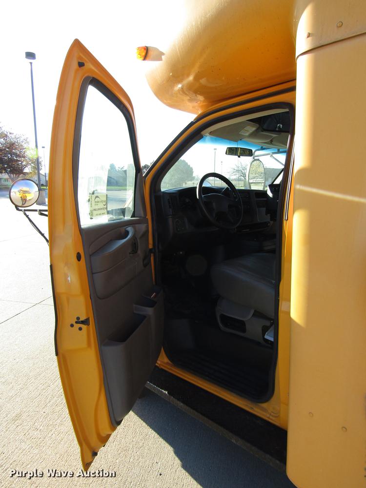 image for item DD3799 2003 Chevrolet Express 3500 school bus