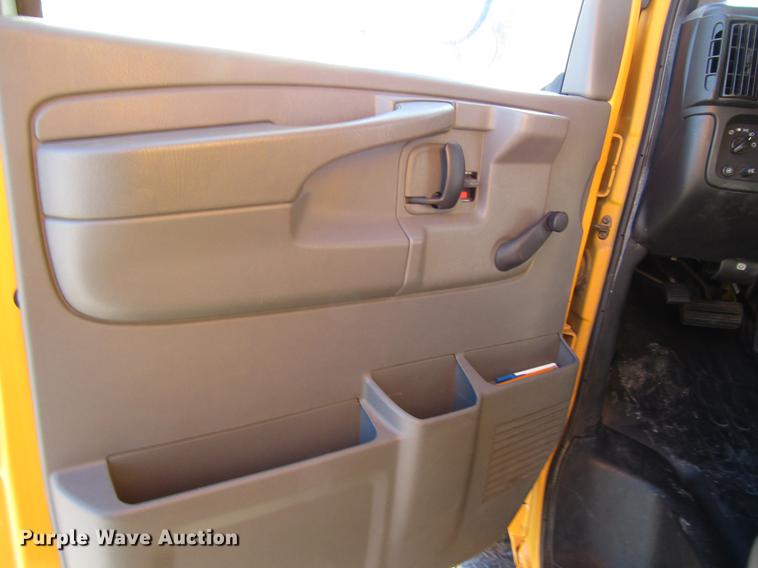 image for item DD3799 2003 Chevrolet Express 3500 school bus