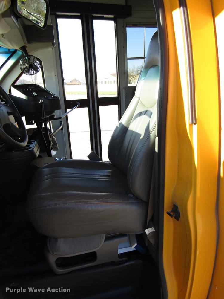 image for item DD3799 2003 Chevrolet Express 3500 school bus