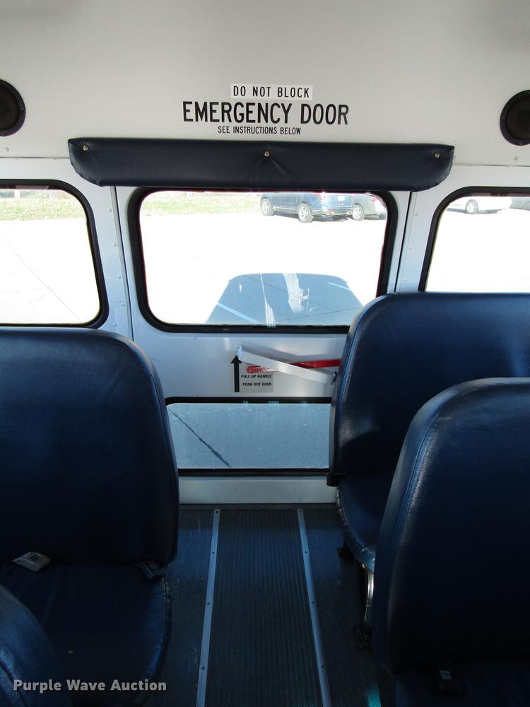 image for item DD3799 2003 Chevrolet Express 3500 school bus