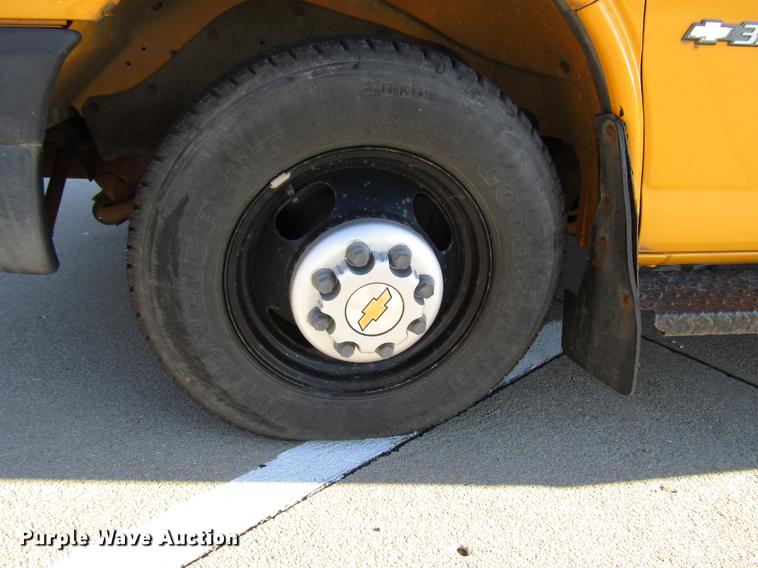 image for item DD3799 2003 Chevrolet Express 3500 school bus