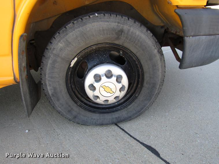 image for item DD3799 2003 Chevrolet Express 3500 school bus