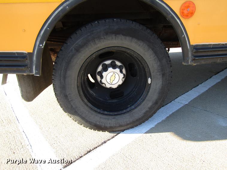 image for item DD3799 2003 Chevrolet Express 3500 school bus