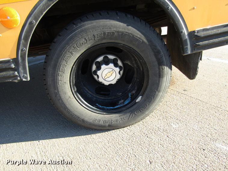 image for item DD3799 2003 Chevrolet Express 3500 school bus