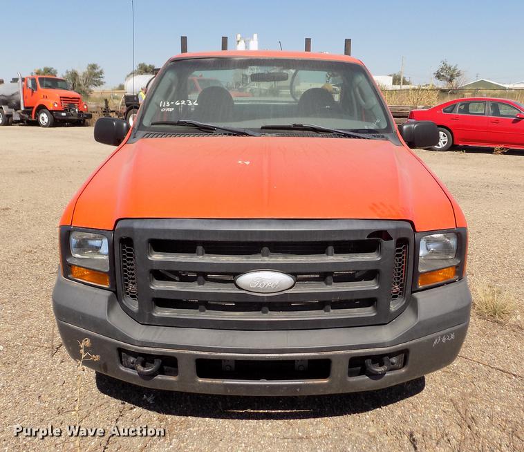 image for item DD5890 2006 Ford F250 Super Duty XL pickup truck