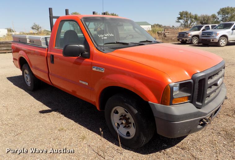image for item DD5890 2006 Ford F250 Super Duty XL pickup truck