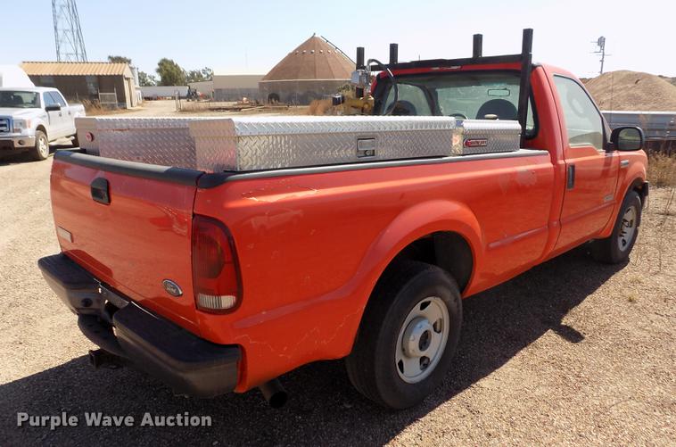 image for item DD5890 2006 Ford F250 Super Duty XL pickup truck