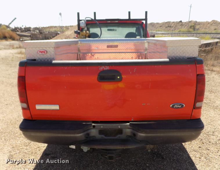 image for item DD5890 2006 Ford F250 Super Duty XL pickup truck