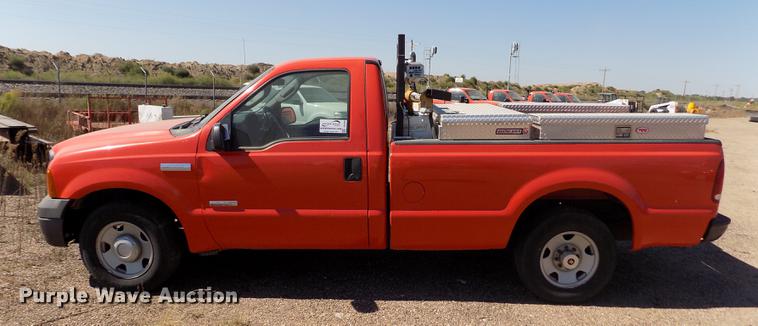 image for item DD5890 2006 Ford F250 Super Duty XL pickup truck