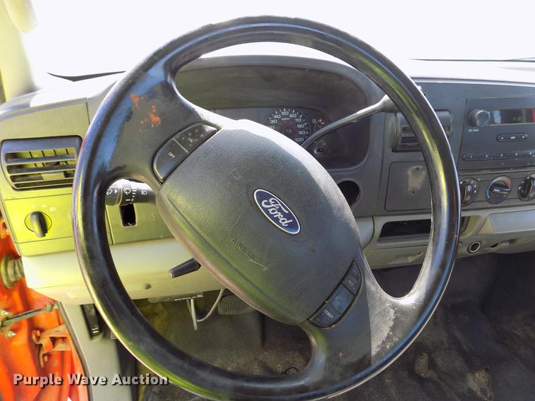 image for item DD5890 2006 Ford F250 Super Duty XL pickup truck