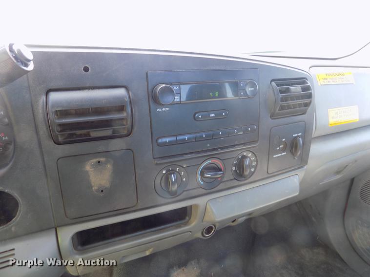 image for item DD5890 2006 Ford F250 Super Duty XL pickup truck