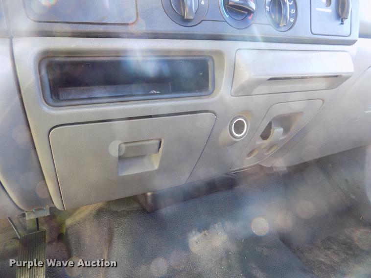 image for item DD5890 2006 Ford F250 Super Duty XL pickup truck