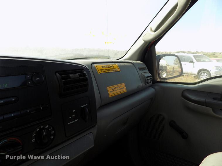 image for item DD5890 2006 Ford F250 Super Duty XL pickup truck