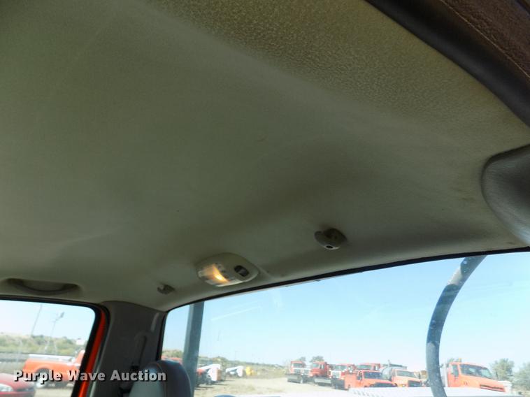 image for item DD5890 2006 Ford F250 Super Duty XL pickup truck