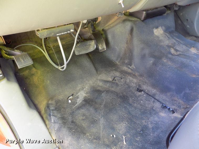 image for item DD5890 2006 Ford F250 Super Duty XL pickup truck