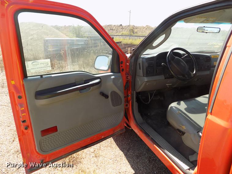 image for item DD5890 2006 Ford F250 Super Duty XL pickup truck