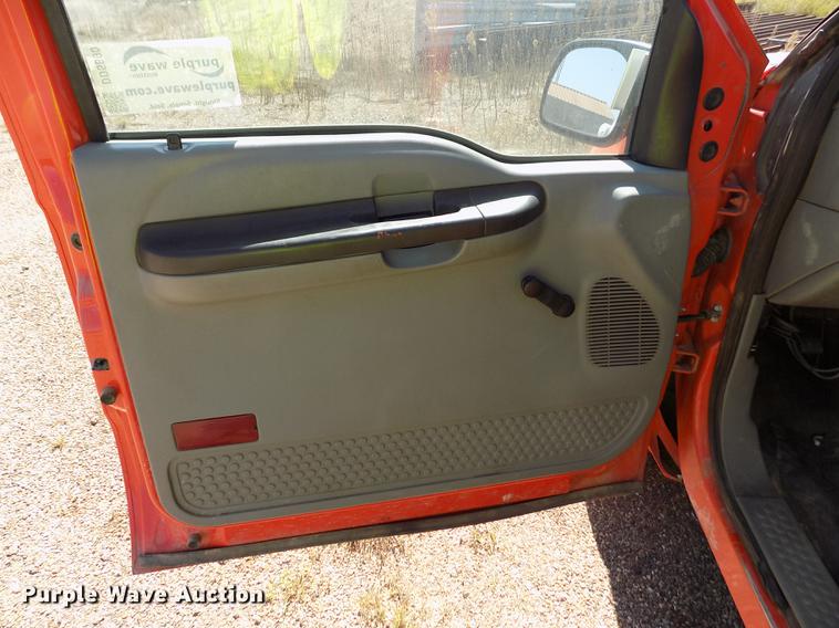 image for item DD5890 2006 Ford F250 Super Duty XL pickup truck