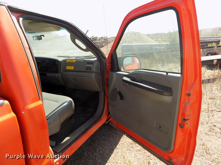 image for item DD5890 2006 Ford F250 Super Duty XL pickup truck