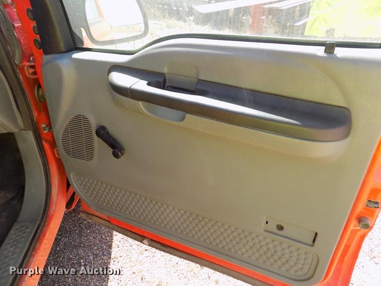 image for item DD5890 2006 Ford F250 Super Duty XL pickup truck