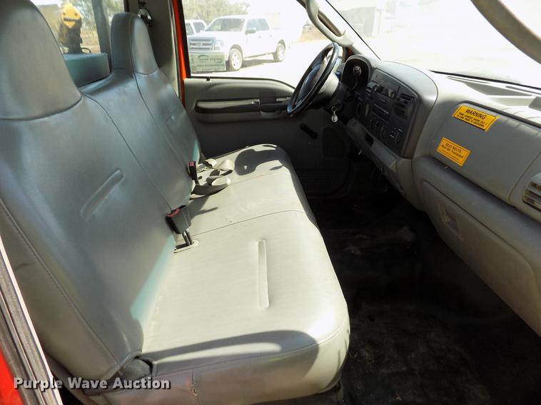 image for item DD5890 2006 Ford F250 Super Duty XL pickup truck