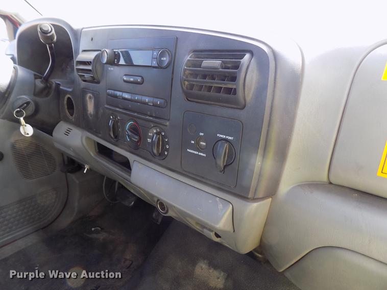 image for item DD5890 2006 Ford F250 Super Duty XL pickup truck