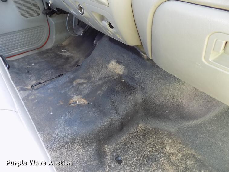 image for item DD5890 2006 Ford F250 Super Duty XL pickup truck