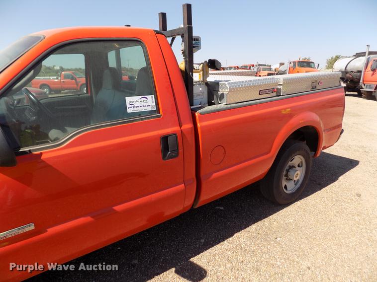 image for item DD5890 2006 Ford F250 Super Duty XL pickup truck