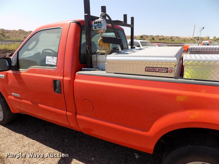 image for item DD5890 2006 Ford F250 Super Duty XL pickup truck
