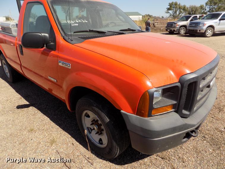 image for item DD5890 2006 Ford F250 Super Duty XL pickup truck