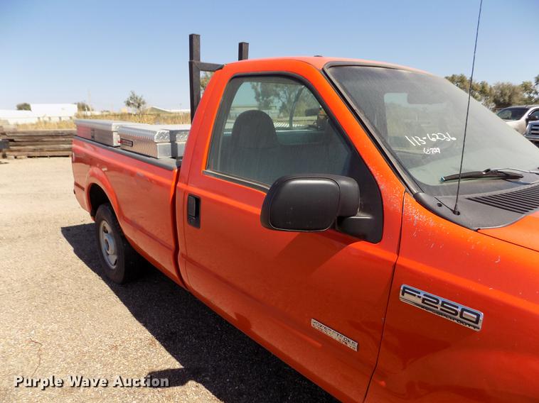 image for item DD5890 2006 Ford F250 Super Duty XL pickup truck