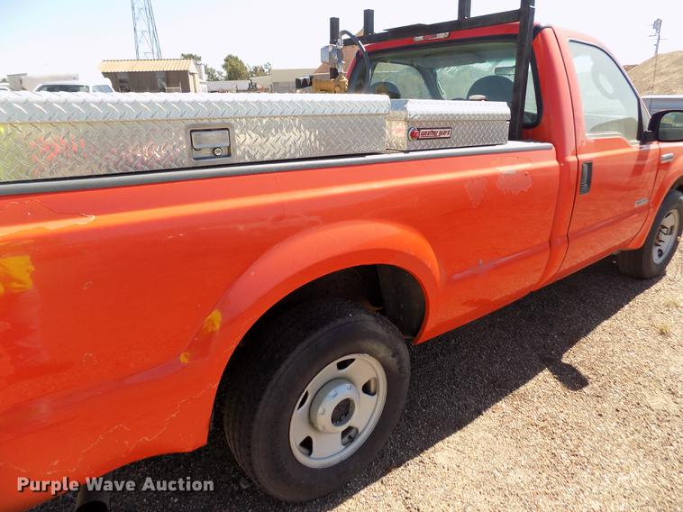 image for item DD5890 2006 Ford F250 Super Duty XL pickup truck
