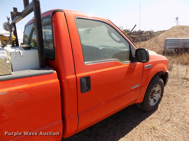 image for item DD5890 2006 Ford F250 Super Duty XL pickup truck