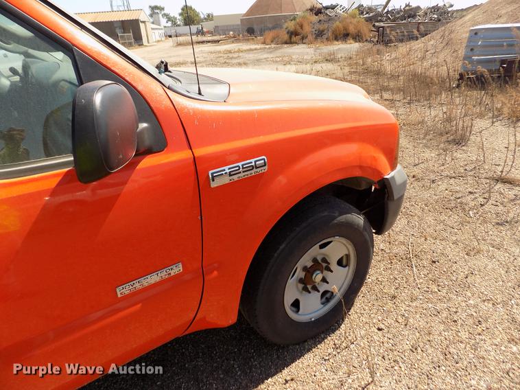 image for item DD5890 2006 Ford F250 Super Duty XL pickup truck