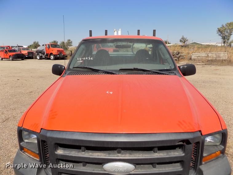 image for item DD5890 2006 Ford F250 Super Duty XL pickup truck