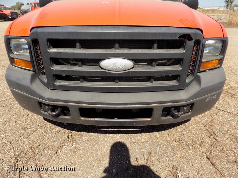 image for item DD5890 2006 Ford F250 Super Duty XL pickup truck