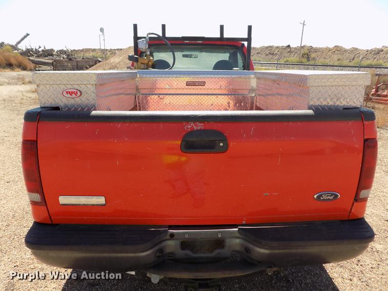 image for item DD5890 2006 Ford F250 Super Duty XL pickup truck