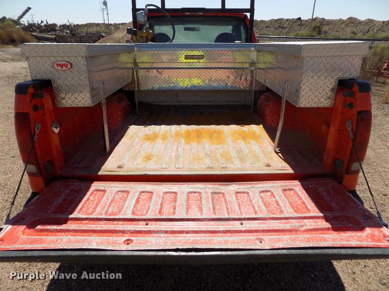 image for item DD5890 2006 Ford F250 Super Duty XL pickup truck