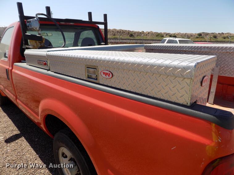 image for item DD5890 2006 Ford F250 Super Duty XL pickup truck