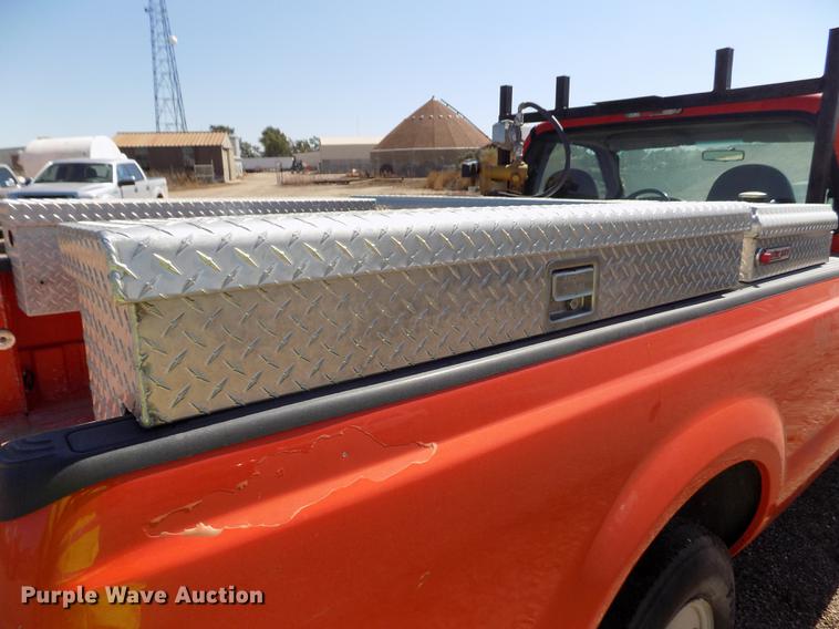 image for item DD5890 2006 Ford F250 Super Duty XL pickup truck