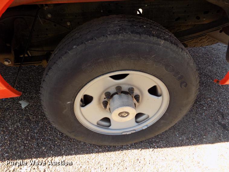 image for item DD5890 2006 Ford F250 Super Duty XL pickup truck