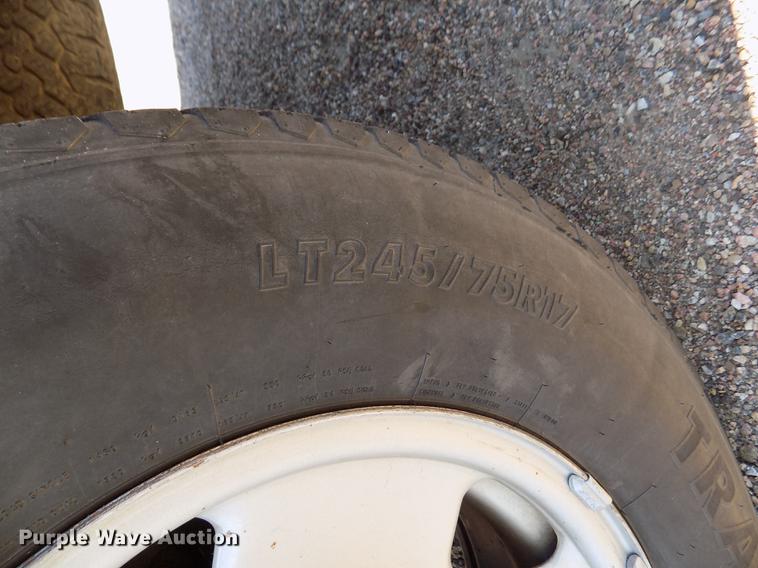 image for item DD5890 2006 Ford F250 Super Duty XL pickup truck