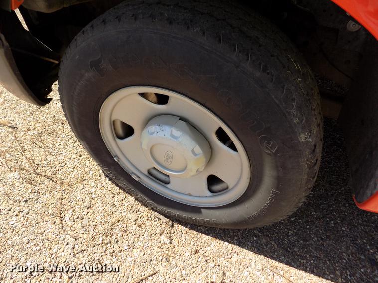 image for item DD5890 2006 Ford F250 Super Duty XL pickup truck