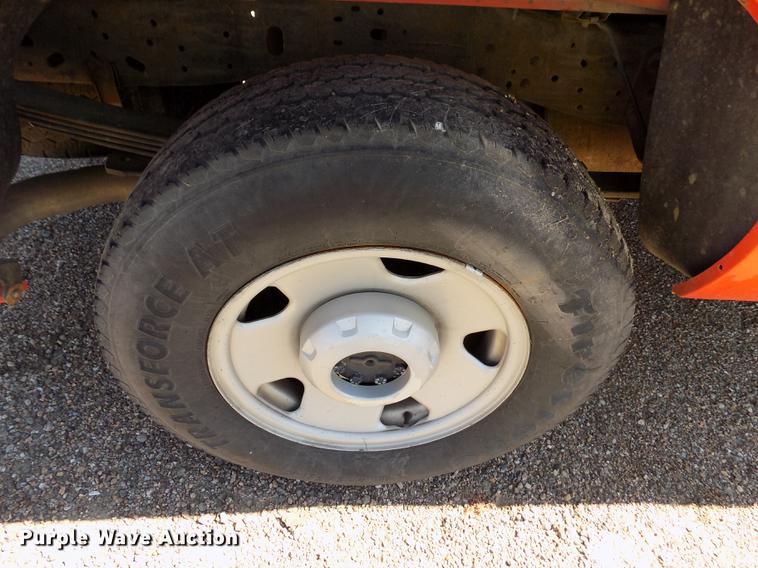 image for item DD5890 2006 Ford F250 Super Duty XL pickup truck